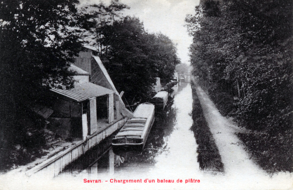 Sevran. - Chargement d'un bateau de plâtre